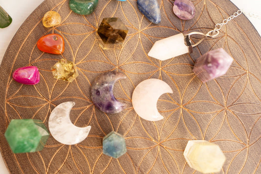 The Master Guide to Crystal Synergy: Mechanics, Mineralogical Pairing, and the Most Powerful Crystal Combinations