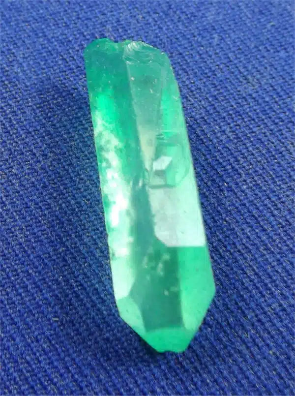 Metaphysical Healing Properties Of Apple Green Aura Quartz - Crystals By Rob